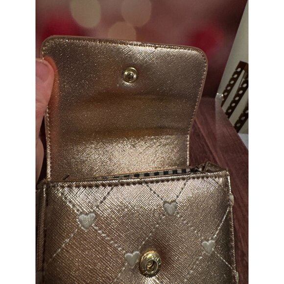 ✨‎ For Sale: Betsey Johnson Shimmery Cell Phone Crossbody ✨ - Picture 9 of 10